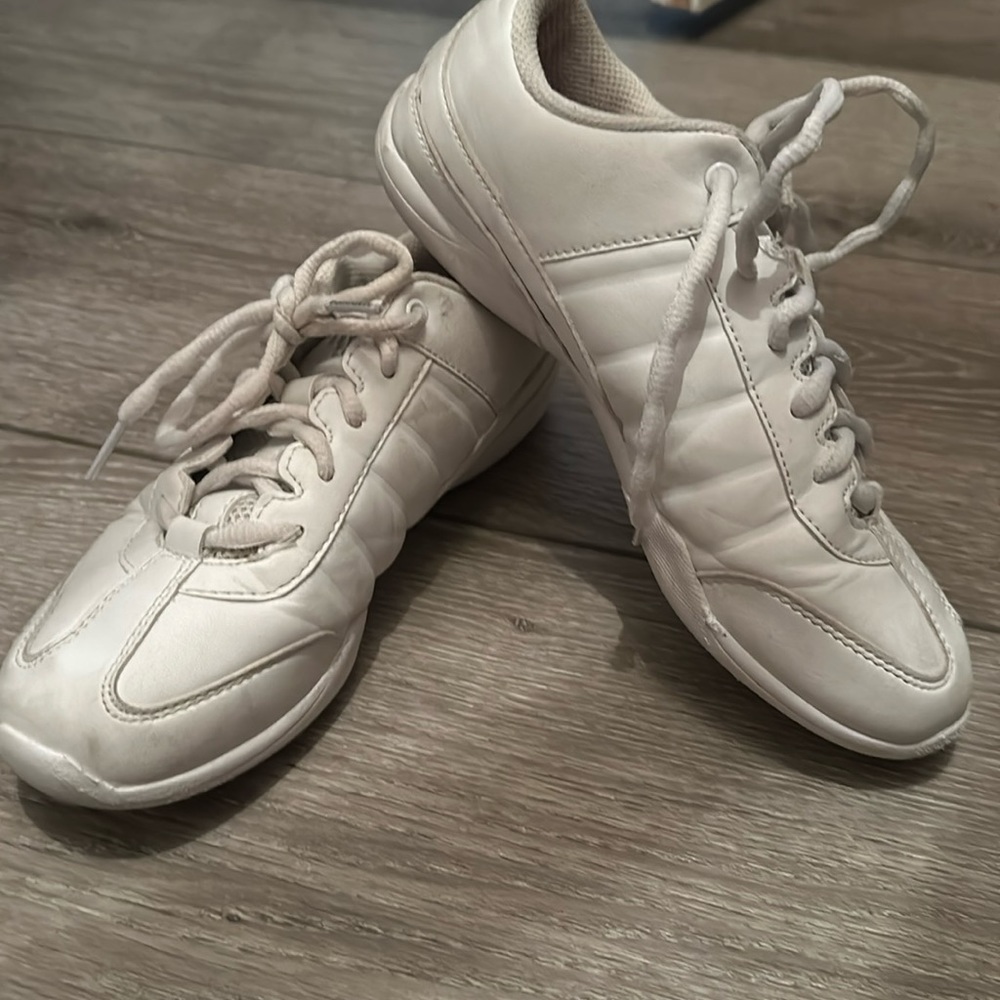 Varsity cheer shoes euc